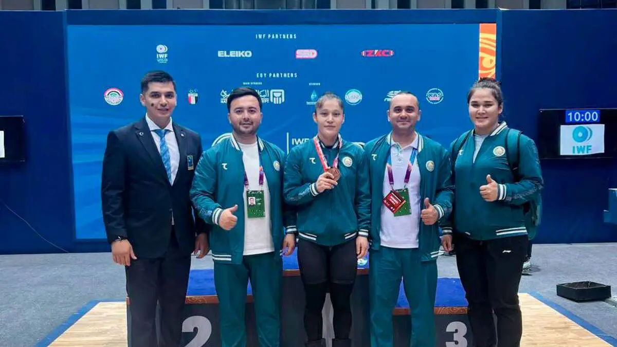 Og'ir atletika. Ziyoda Xudoyqulova jahon chempionatining bronza medalini qabul qilib oldi