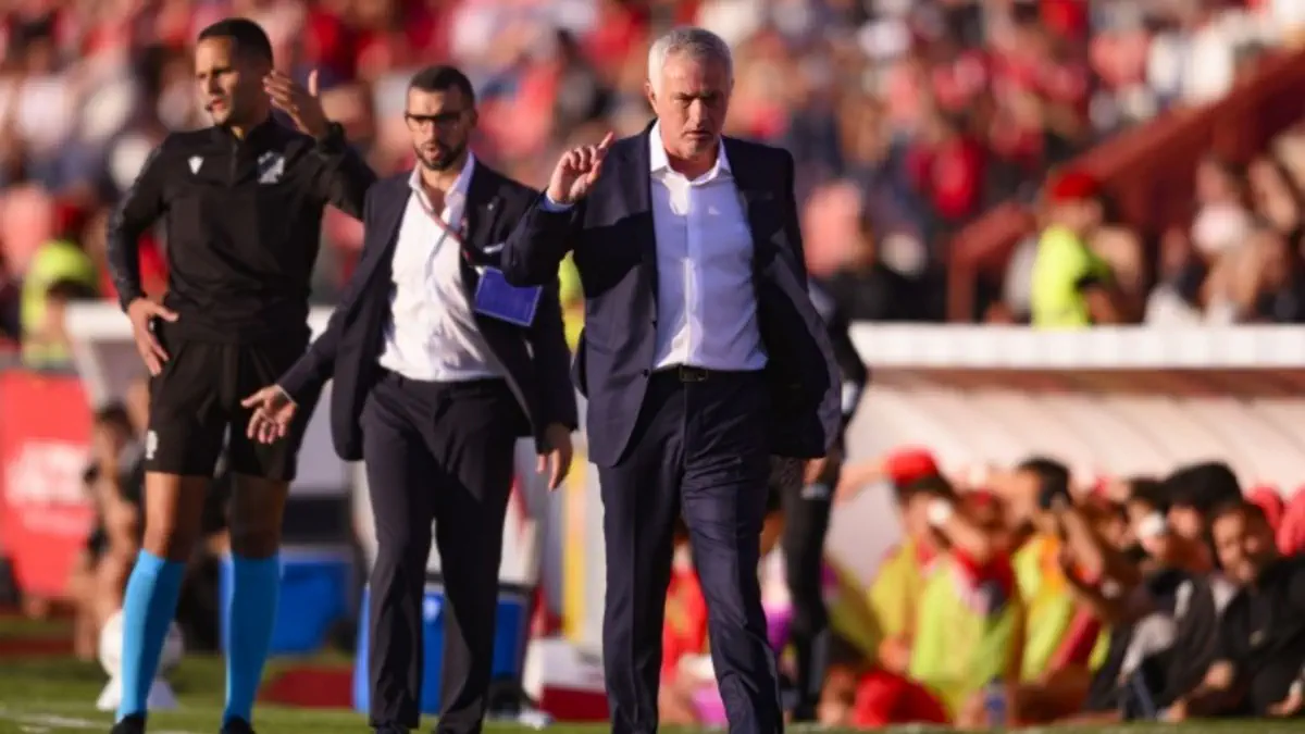 «Benfika» Mourinyuni iste'foga chiqarmoqchi emas