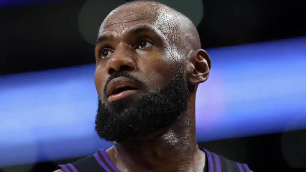 Lebron Jeyms faoliyatidagi 2000-oʻyinini oʻtkazdi