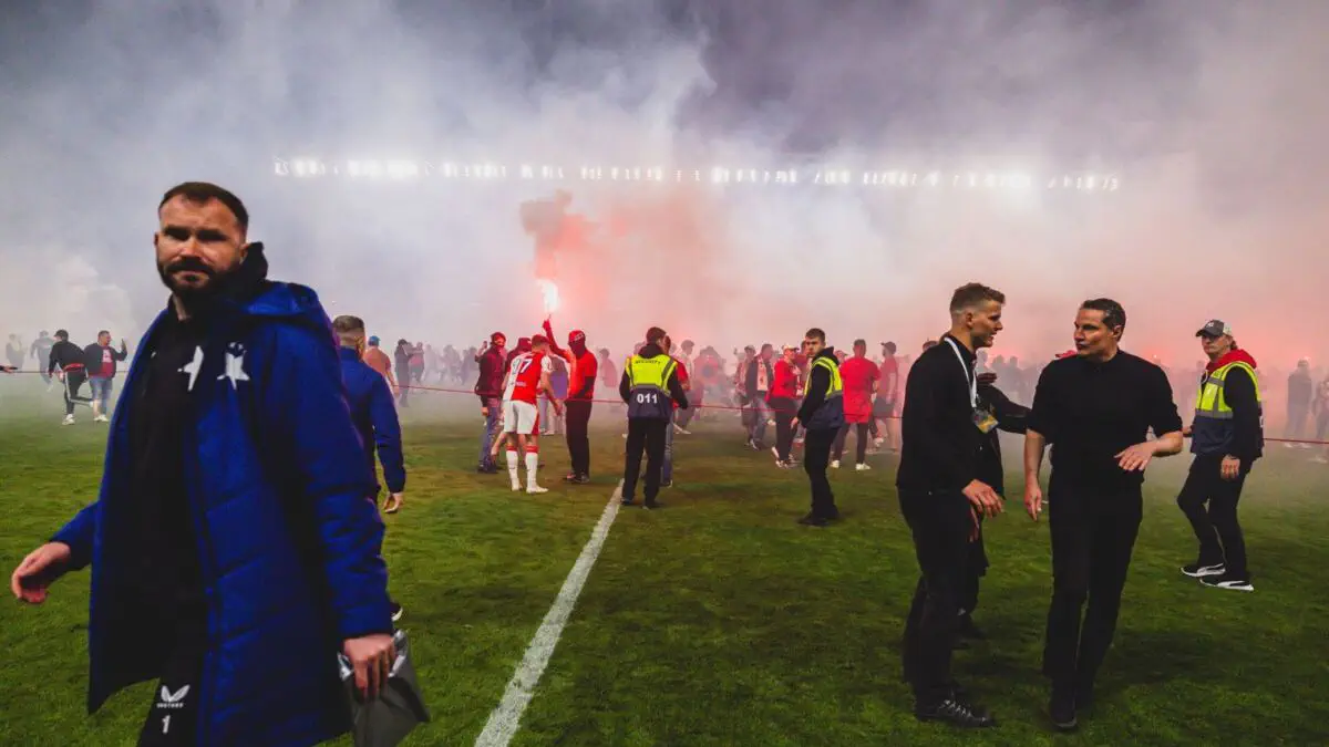 «Slaviya» muxlislari jamoaning chempionlik o‘yinini buzib qoʻyishdi