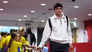 APL. Abduqodir Husanov Kristal Pelasga qarshi bahsni asosiy tarkibda boshlaydi