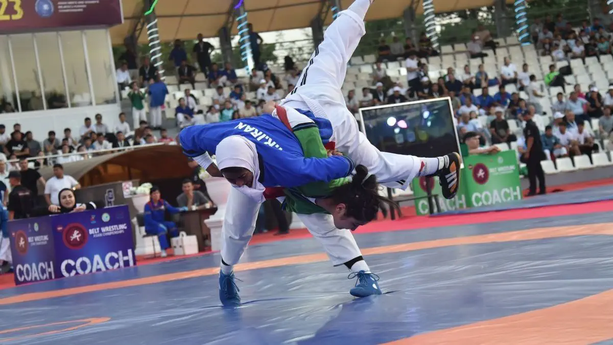 Belbog'li kurash. Navoiy shahrida bo'lib o'tadigan turnir oldidan yi'lish o'tkazildi