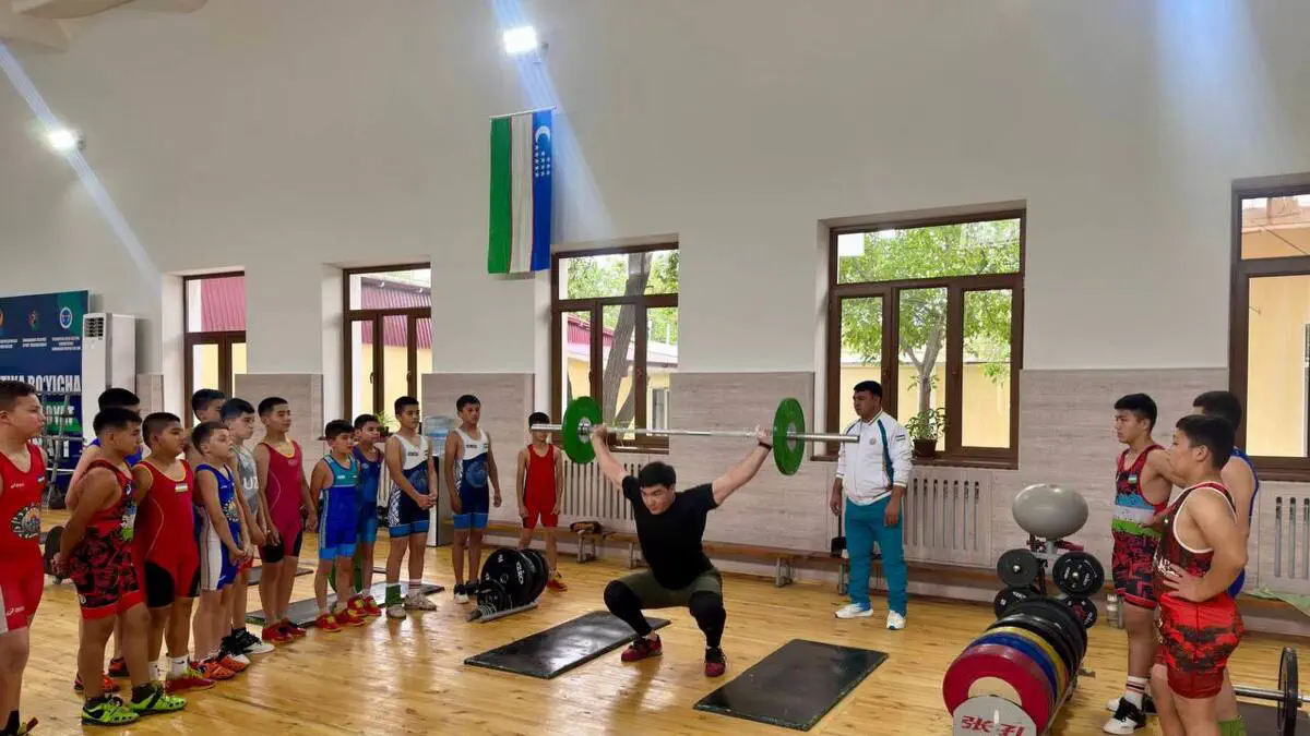 Chempion sportchidan yosh og‘ir atletikachilar uchun mahorat darsi