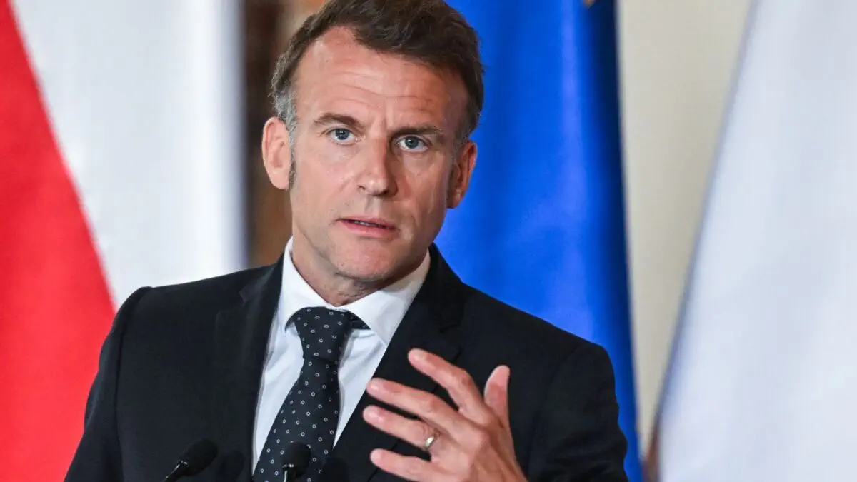 Emmanuel Makron JCh-2026 oldidan Fransiya terma jamoasi bazasiga tashrif buyuradi