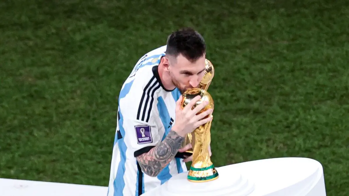 Skaloni: «Messi Jahon chempionatida xohlaganicha oʻynaydi» 