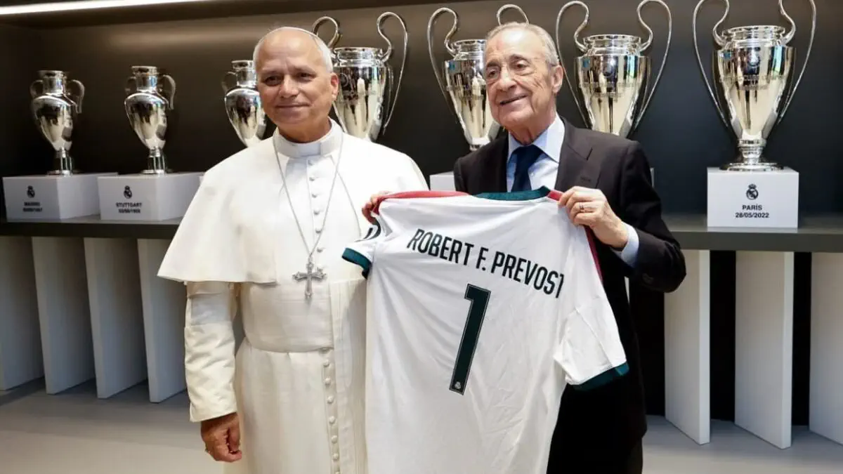 Florentino Peres Rim papasiga «Real» futbolkasini sovg‘a qildi