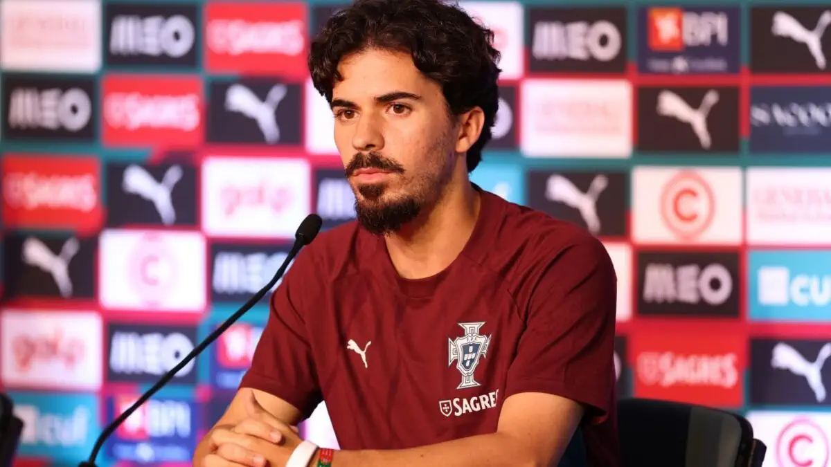 Portugaliya Bosh vaziri milliy terma jamoa futbolchilariga Diogo Jota xotirasiga bag'ishlangan bilaguzuklarni sovg'a qildi