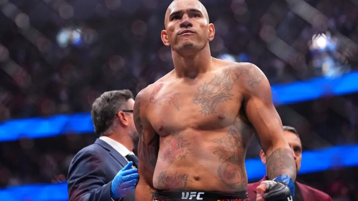 Ronaldinyo UFC jangchisi Aleks Pereyra bilan suratga tushdi