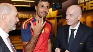 Infantino Ispaniya terma jamoasiga chempionlik uzuklarini sovg'a qildi
