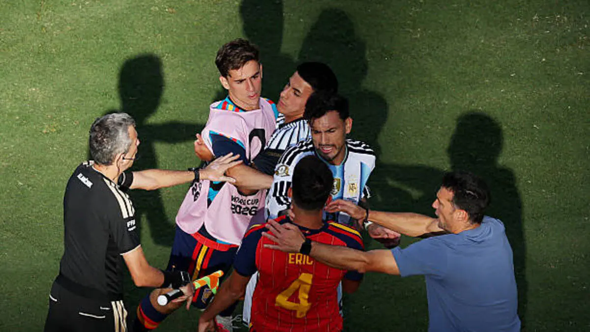 FIFA Argentina futbolchilarining finaldan keyingi harakatlarini tekshirmoqda