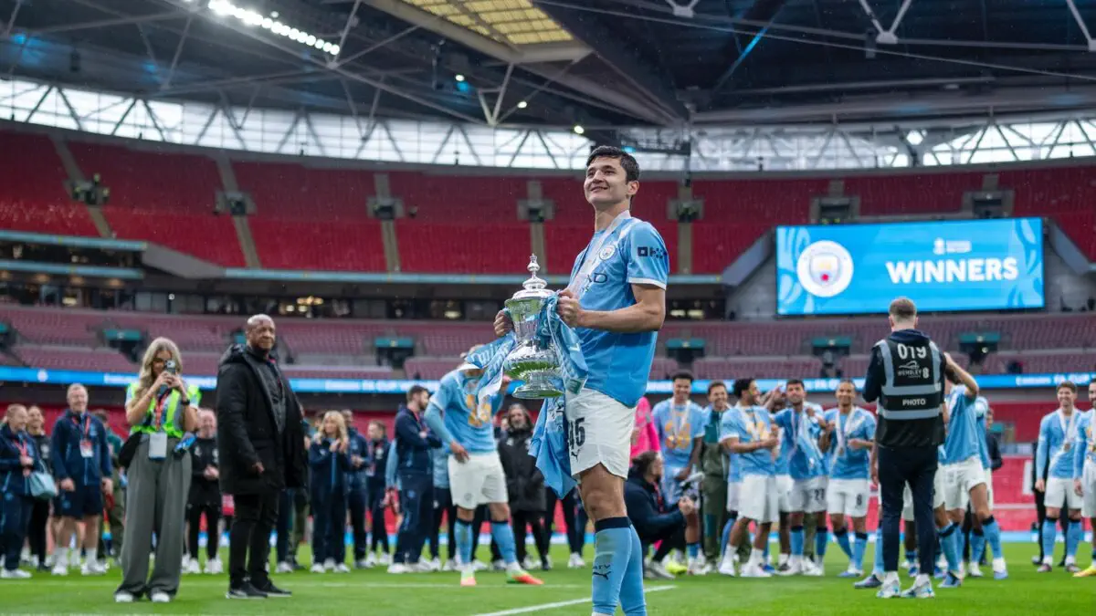 "Manchester City" Husonov bilan yangi shartnoma imzolamoqchi
