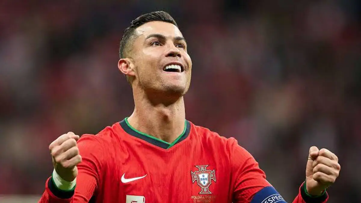 Ronaldu Britaniya futboli haqidagi serialning ijrochi prodyuseriga aylandi