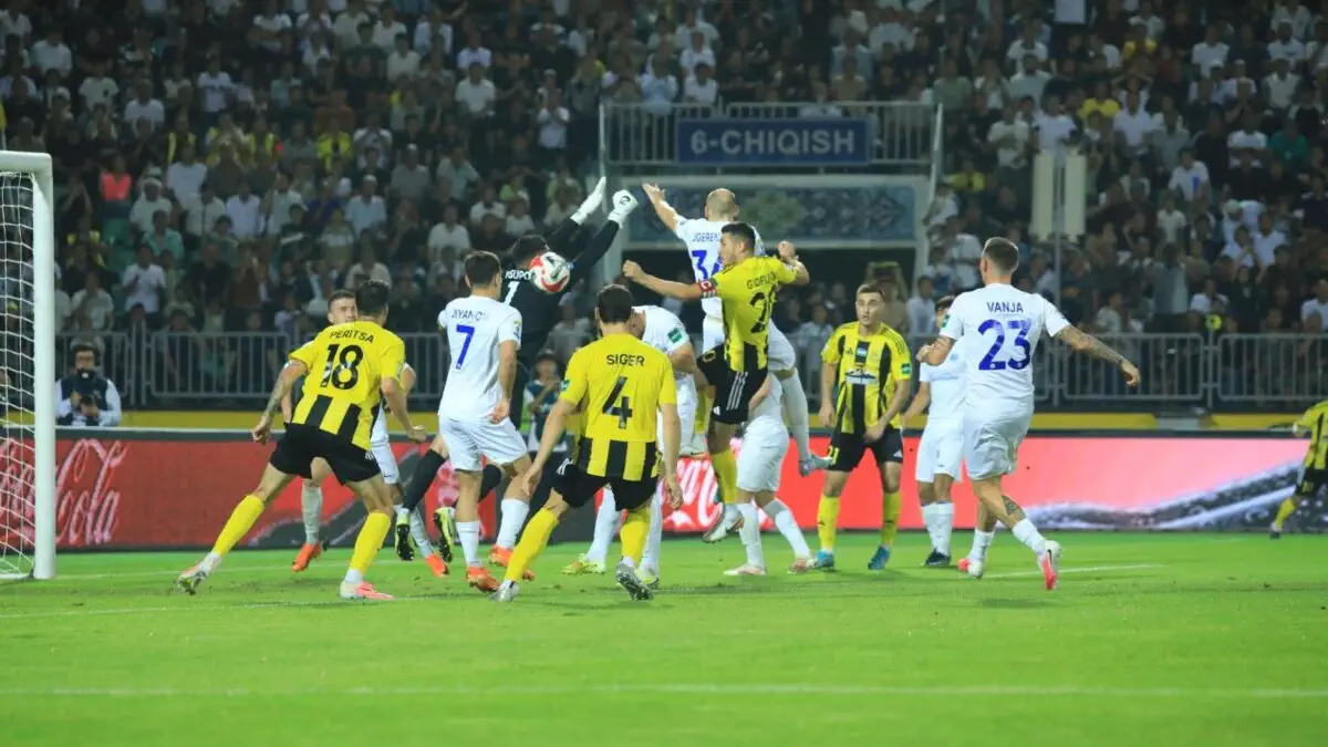 Superliga. «Neftchi» «Navbahor» bilan bahsda so'nggi daqiqalardagi gol evaziga mag'lubiyatdan qutilib qoldi