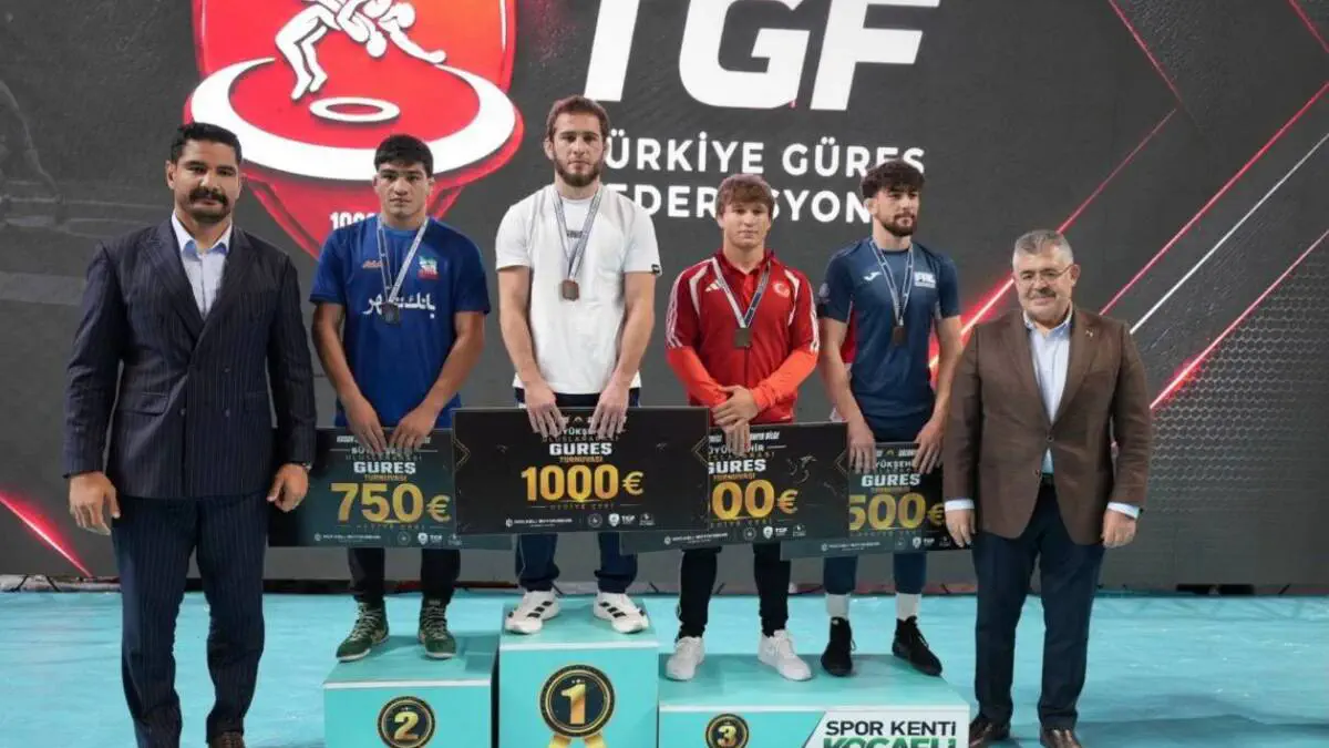Erkin kurash. Razambek Jamalov va G‘ulomjon Abdullayev chempion, yana ikki erkin kurashchimiz shohsupaga ko‘tarildi
