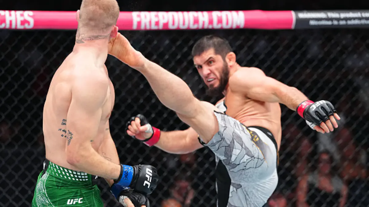 Islom Maxachev UFC 330 musobaqasida Ian Garrini mag'lub etib, yarim o'rta vazn toifasidagi chempionlik kamarini himoya qildi