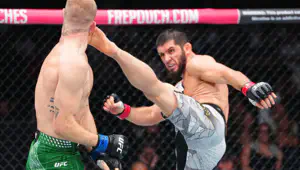 Islom Maxachev UFC 330 musobaqasida Ian Garrini mag'lub etib, yarim o'rta vazn toifasidagi chempionlik kamarini himoya qildi