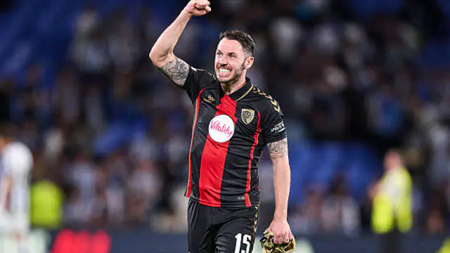 «Bournemouth» himoyachisi Adam Smith tarixiy natija qayd etdi