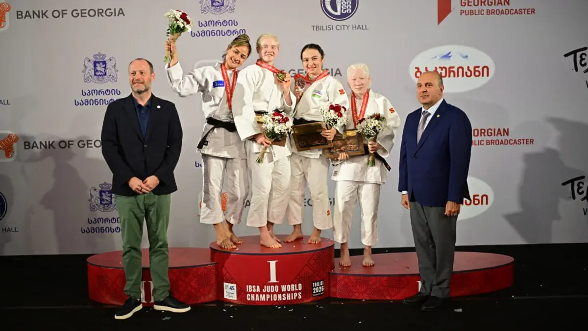 Жаҳон чемпионатининг илк кунида 1 та олтин ва 2 та бронза медалини қўлга киритди