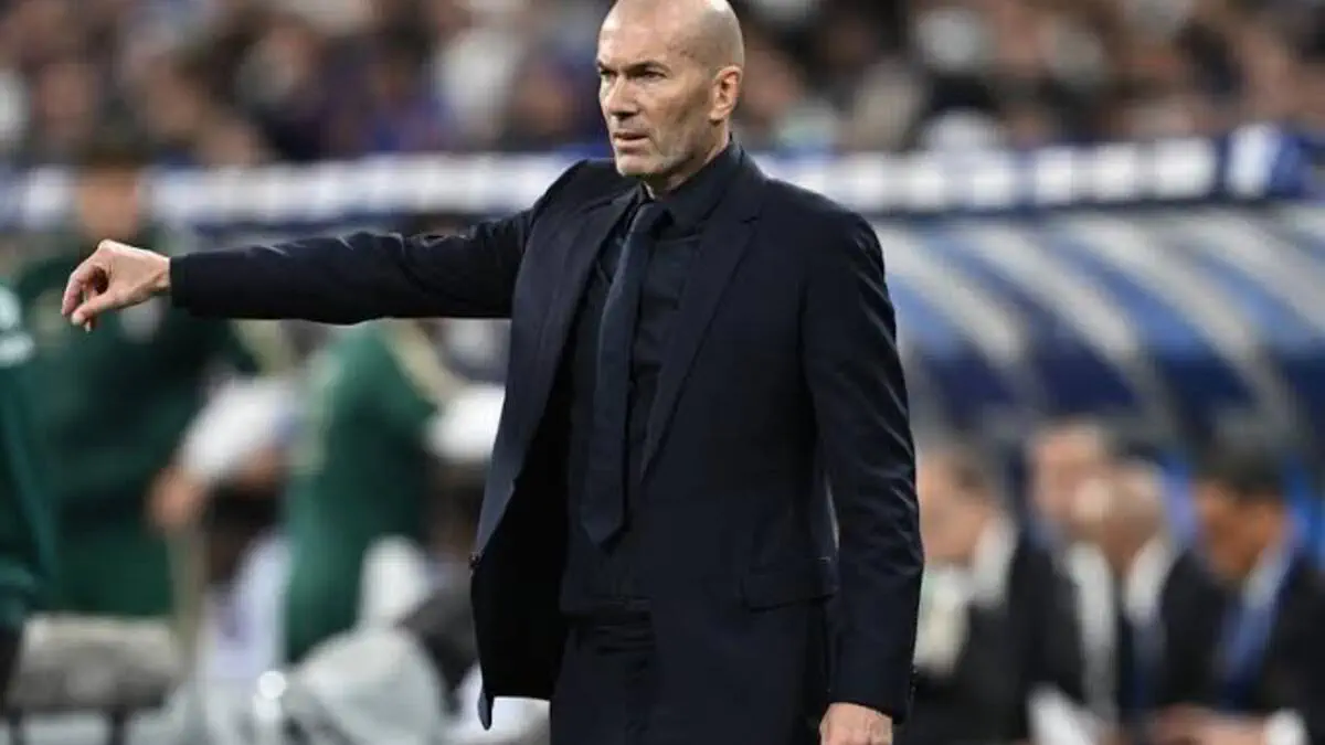 Zidan Fransiya terma jamoasidagi qanot himoyachilari muammosini hal qilishni talab qildi