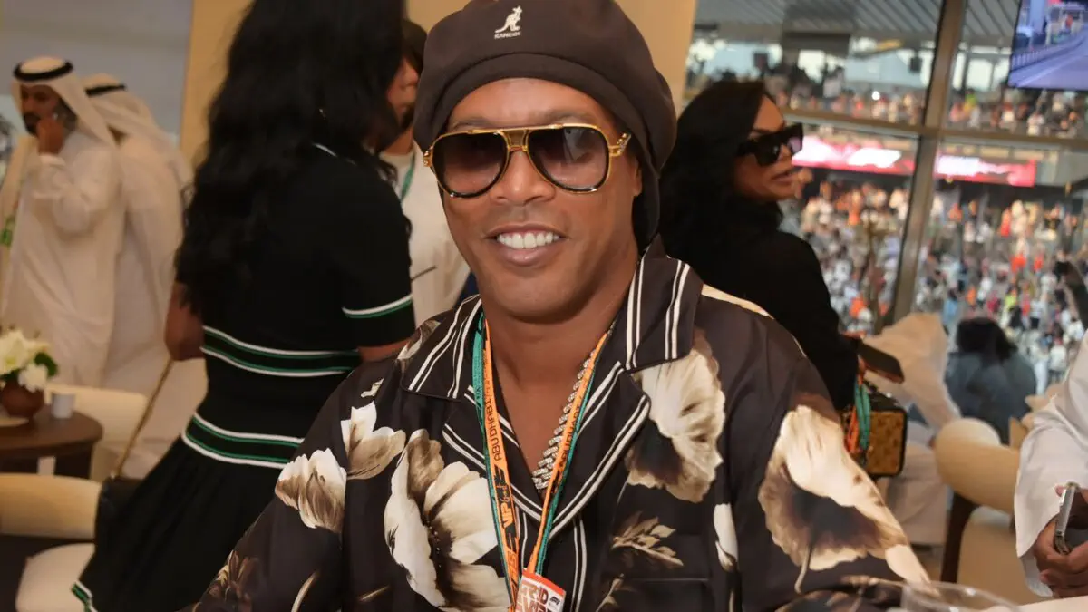 Ronaldinyo 15-noyabr kuni katta futbolga qaytadi