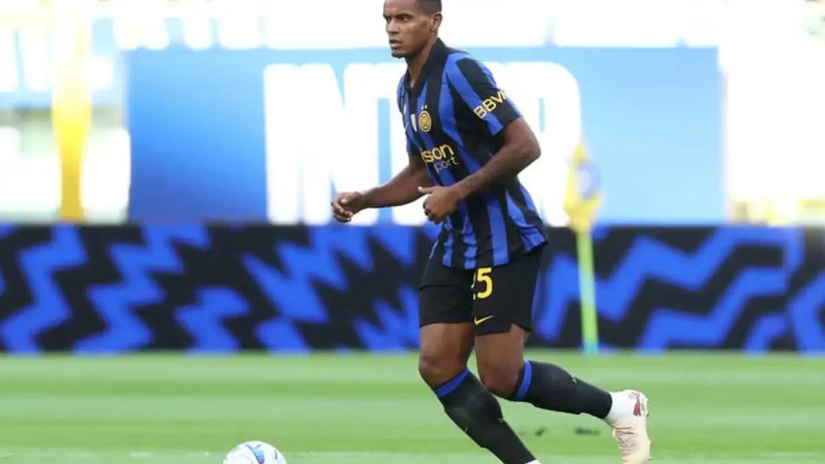 Akanji Milan derbisi oldidan fikr bildirdi